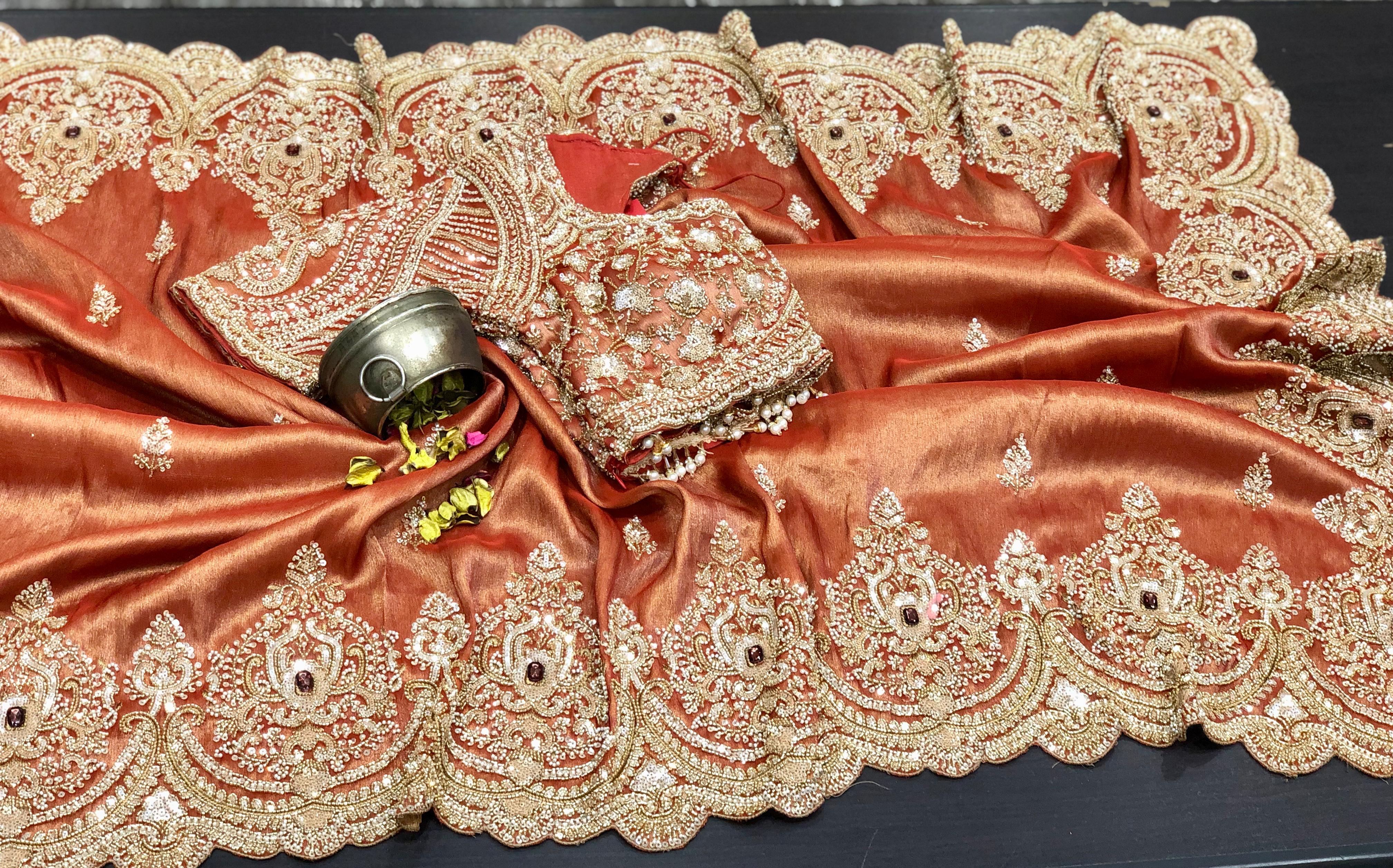 Pure Silk Kanjivaram Scalloped Border Saree In Copper Gold